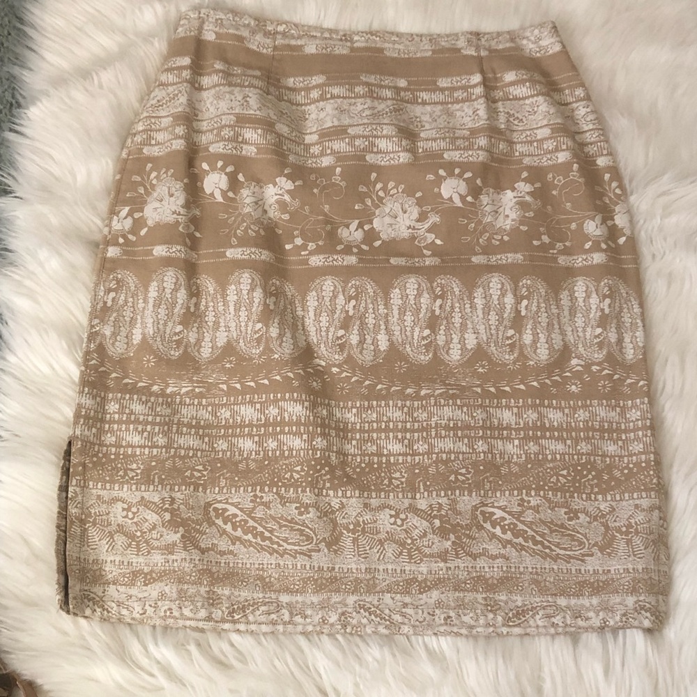 Liz Claiborne, Spring/summer light weight skirt